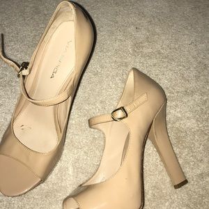 TAN HEELS